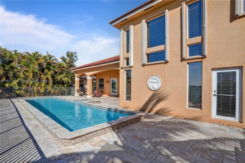 House in Miramar, Florida 5 bedrooms, 344.39 sq.m. № 2042277 - photo 12