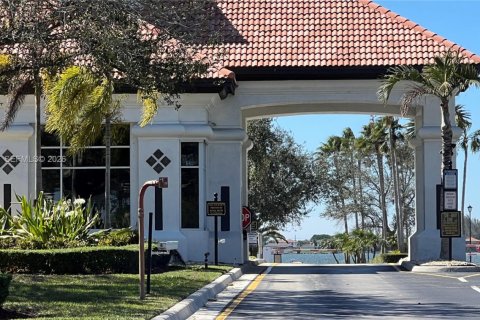 House in Miramar, Florida 5 bedrooms, 344.39 sq.m. № 2042277 - photo 4