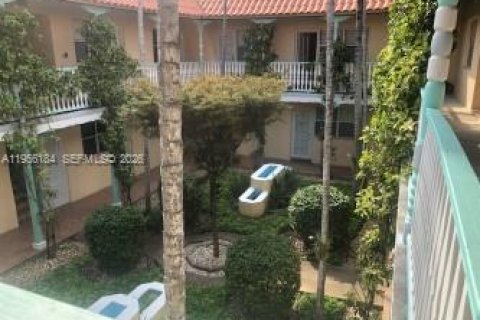 Снять в аренду квартиру в Майами-Бич, Флорида 1 спальня, 51.1м2, № 2153452 - фото 3