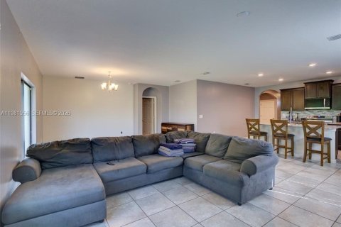 Casa en alquiler en Palm Bay, Florida, 4 dormitorios № 2050187 - foto 8