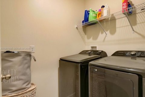 Casa en alquiler en Palm Bay, Florida, 4 dormitorios № 2050187 - foto 23