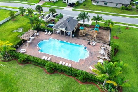 Casa en alquiler en Palm Bay, Florida, 4 dormitorios № 2050187 - foto 4