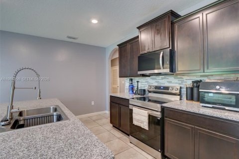 Casa en alquiler en Palm Bay, Florida, 4 dormitorios № 2050187 - foto 14