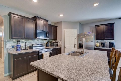 Casa en alquiler en Palm Bay, Florida, 4 dormitorios № 2050187 - foto 11