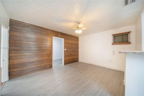 Villa ou maison à louer à Miami, Floride: 2 chambres, 74.32 m2 № 1946706 - photo 10