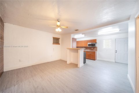 Villa ou maison à louer à Miami, Floride: 2 chambres, 74.32 m2 № 1946706 - photo 8