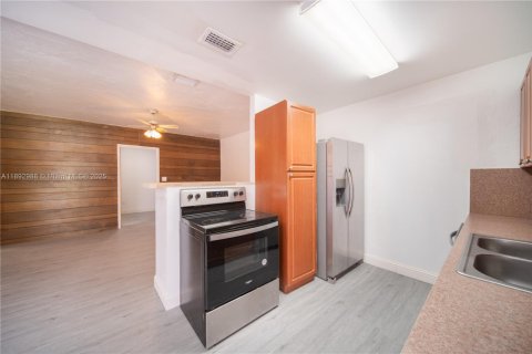 Villa ou maison à louer à Miami, Floride: 2 chambres, 74.32 m2 № 1946706 - photo 4