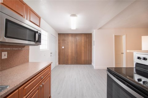 Villa ou maison à louer à Miami, Floride: 2 chambres, 74.32 m2 № 1946706 - photo 5