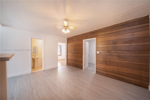 Villa ou maison à louer à Miami, Floride: 2 chambres, 74.32 m2 № 1946706 - photo 9