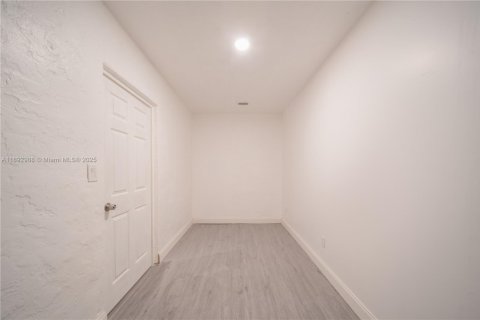 Villa ou maison à louer à Miami, Floride: 2 chambres, 74.32 m2 № 1946706 - photo 13