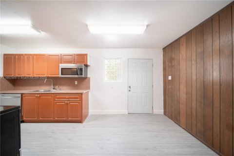 Villa ou maison à louer à Miami, Floride: 2 chambres, 74.32 m2 № 1946706 - photo 7