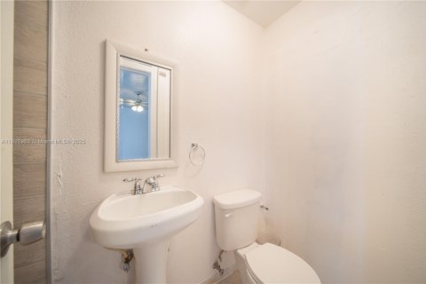 Villa ou maison à louer à Miami, Floride: 2 chambres, 74.32 m2 № 1946706 - photo 12