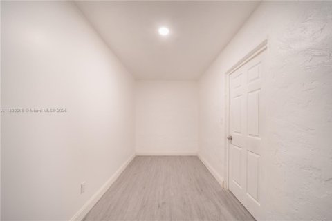 Villa ou maison à louer à Miami, Floride: 2 chambres, 74.32 m2 № 1946706 - photo 14