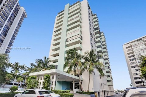 Condominio en Miami Beach, Florida, 2 dormitorios  № 2036134