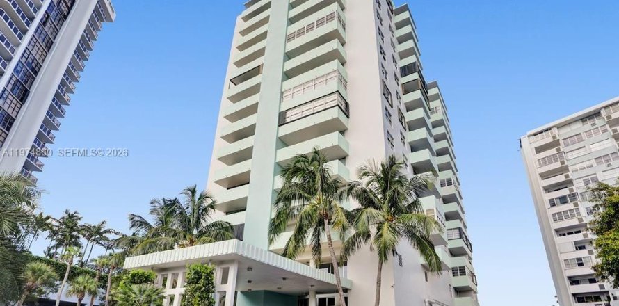 Condominio en Miami Beach, Florida, 2 dormitorios  № 2036134