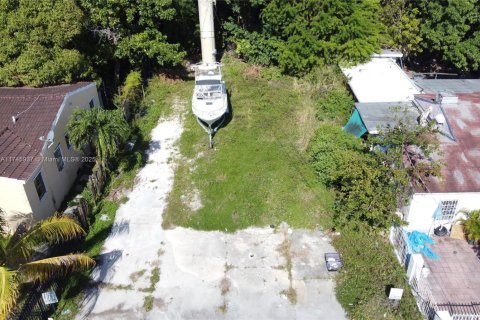 Terreno en venta en Miami, Florida № 1862217 - foto 16
