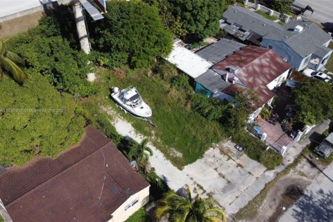 Terreno en venta en Miami, Florida № 1862217 - foto 14