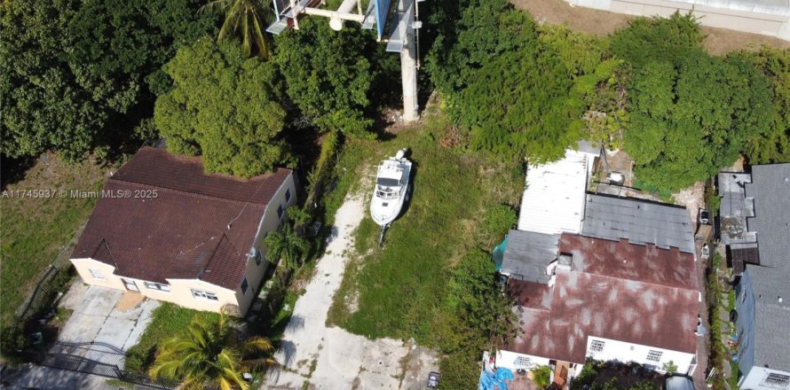 Terreno en Miami, Florida № 1862217