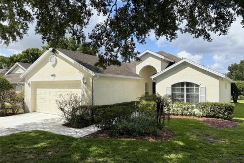 House in Clermont, Florida 3 bedrooms, 152.27 sq.m. № 2236187
