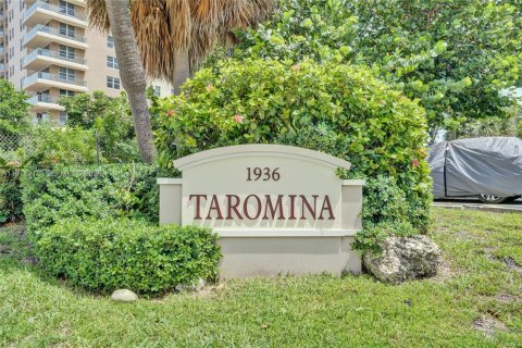 Condo in Hallandale Beach, Florida, 2 bedrooms  № 2050163 - photo 3