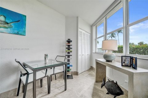 Condo in Hallandale Beach, Florida, 2 bedrooms  № 2050163 - photo 18