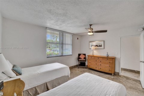 Condo in Hallandale Beach, Florida, 2 bedrooms  № 2050163 - photo 28