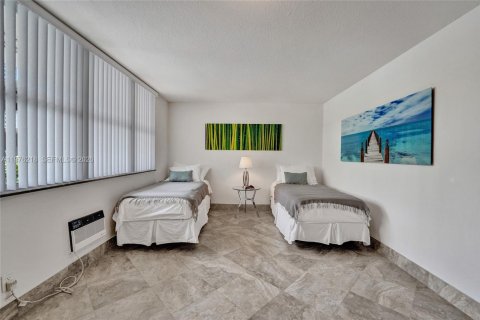 Condo in Hallandale Beach, Florida, 2 bedrooms  № 2050163 - photo 26