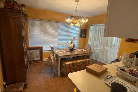 House in Saint Petersburg, Florida 2 bedrooms, 100.43 sq.m. № 1911103 - photo 8