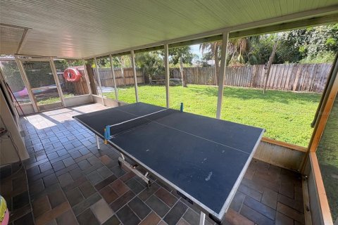 House in Saint Petersburg, Florida 2 bedrooms, 100.43 sq.m. № 1911103 - photo 17