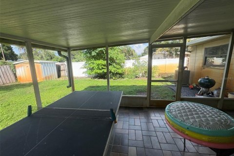 House in Saint Petersburg, Florida 2 bedrooms, 100.43 sq.m. № 1911103 - photo 24