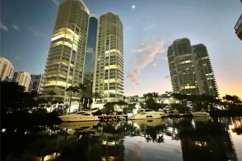 Condominio en alquiler en Sunny Isles Beach, Florida, 3 dormitorios, 134.43 m2 № 1993759 - foto 16