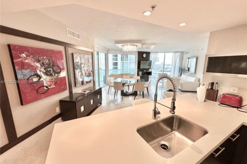 Condominio en alquiler en Sunny Isles Beach, Florida, 3 dormitorios, 134.43 m2 № 1993759 - foto 6