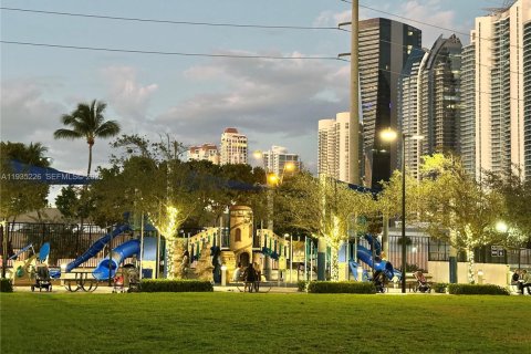 Condominio en alquiler en Sunny Isles Beach, Florida, 3 dormitorios, 134.43 m2 № 1993759 - foto 27