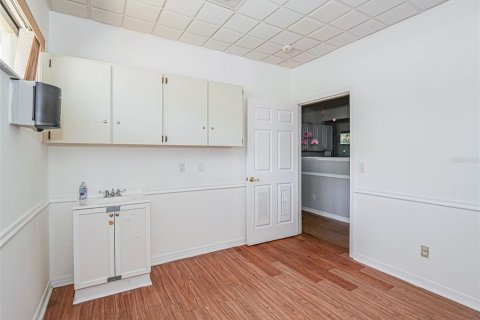 Immobilier commercial à louer à Vero Beach, Floride: 294.31 m2 № 2166346 - photo 9