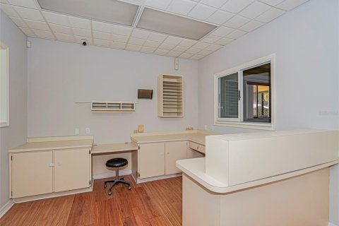 Immobilier commercial à louer à Vero Beach, Floride: 294.31 m2 № 2166346 - photo 5
