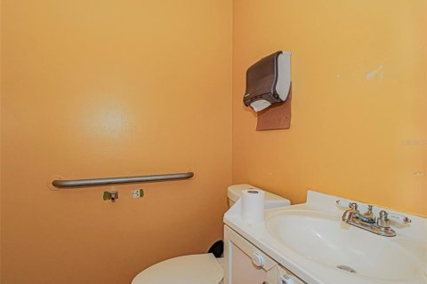 Immobilier commercial à louer à Vero Beach, Floride: 294.31 m2 № 2166346 - photo 27