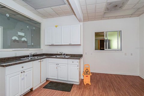 Immobilier commercial à louer à Vero Beach, Floride: 294.31 m2 № 2166346 - photo 11