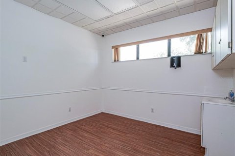 Immobilier commercial à louer à Vero Beach, Floride: 294.31 m2 № 2166346 - photo 8