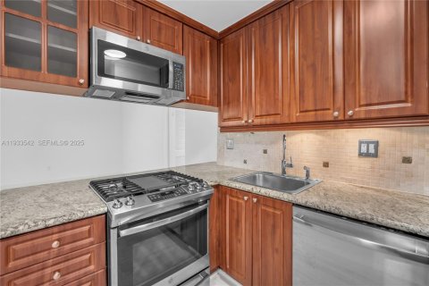 Apartamento en alquiler en Miami, Florida, 2 dormitorios, 62.89 m2 № 1991247 - foto 4