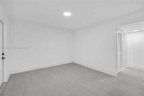 Apartamento en alquiler en Miami, Florida, 2 dormitorios, 62.89 m2 № 1991247 - foto 7