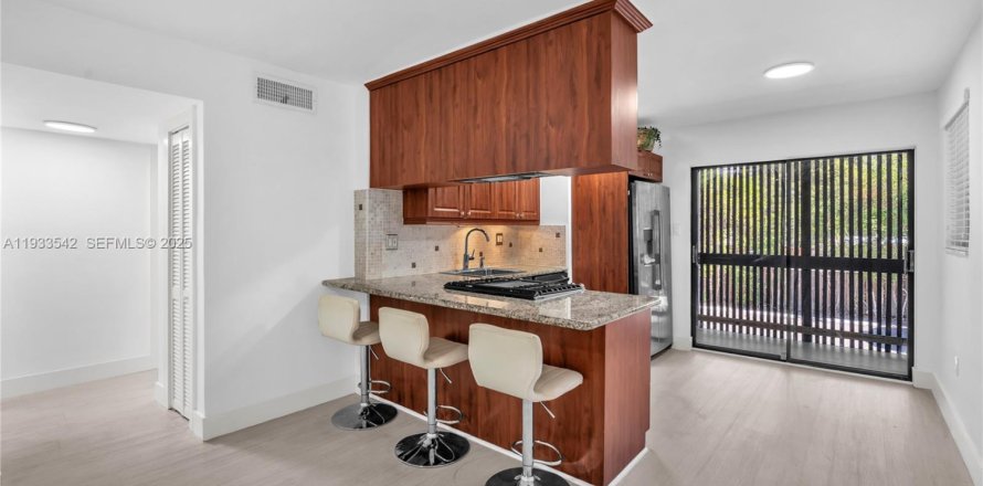 Apartamento en Miami, Florida 2 dormitorios, 62.89 m2 № 1991247