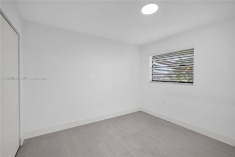 Apartamento en alquiler en Miami, Florida, 2 dormitorios, 62.89 m2 № 1991247 - foto 11