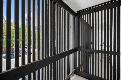 Apartamento en alquiler en Miami, Florida, 2 dormitorios, 62.89 m2 № 1991247 - foto 10