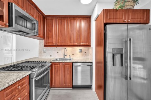 Apartamento en alquiler en Miami, Florida, 2 dormitorios, 62.89 m2 № 1991247 - foto 6