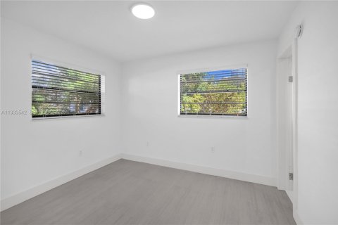 Apartamento en alquiler en Miami, Florida, 2 dormitorios, 62.89 m2 № 1991247 - foto 12