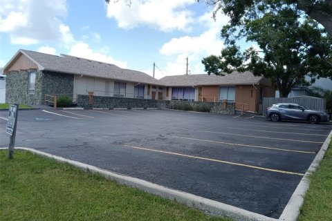 Commercial property in Saint Petersburg, Florida 255.48 sq.m. № 2105767 - photo 2