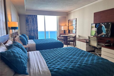 Condo in Sunny Isles Beach, Florida  № 1864974 - photo 5