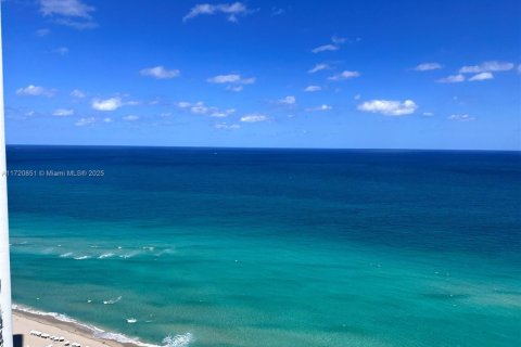 Condo in Sunny Isles Beach, Florida  № 1864974 - photo 1
