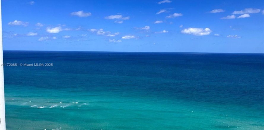 Studio in the Condo in Sunny Isles Beach, Florida  № 1864974