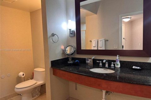 Condo in Sunny Isles Beach, Florida  № 1864974 - photo 9